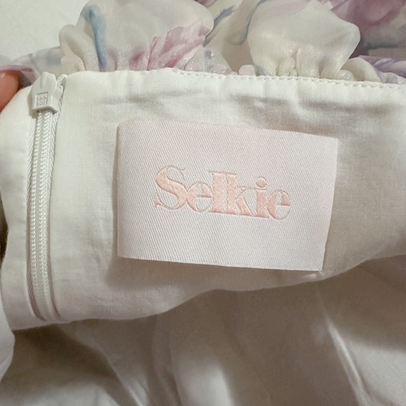 Selkie the ribbon dancer gown - Picture 9 of 9